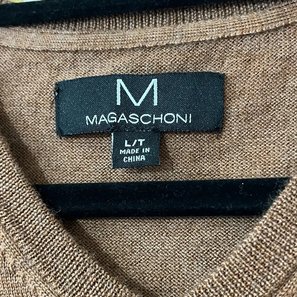 Magaschoni Men's 100% Wool Tan V-Neck Sweater size Large Tall - Picture 3 of 9